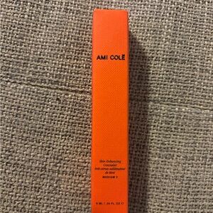 Skin-Enhancing Concealer - Medium, Orange AMI COLe
